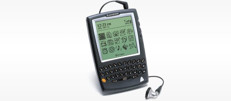 Modelo de celular BlackBerry 5810.