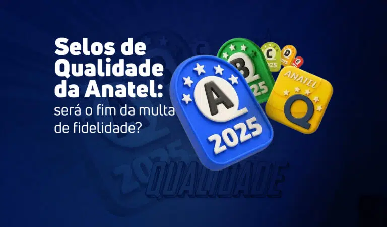 Capa do artigo com o título em texto branco sobre fundo azul escuro: "Selos de Qualidade da Anatel: será o fim da multa de fidelidade?". Ao lado, uma ilustração 3D destaca o Selo A azul (5 estrelas, 2025) em primeiro plano, com os selos B (verde), C (amarelo), D (laranja) e E (vermelho) e um ícone amarelo da Anatel ao fundo.