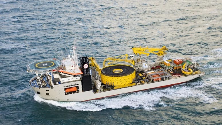 Vista aérea do navio Isaac Newton, especializado em lançamento de cabos submarinos., pertencente ao grupo belga Jan De Nul Group.